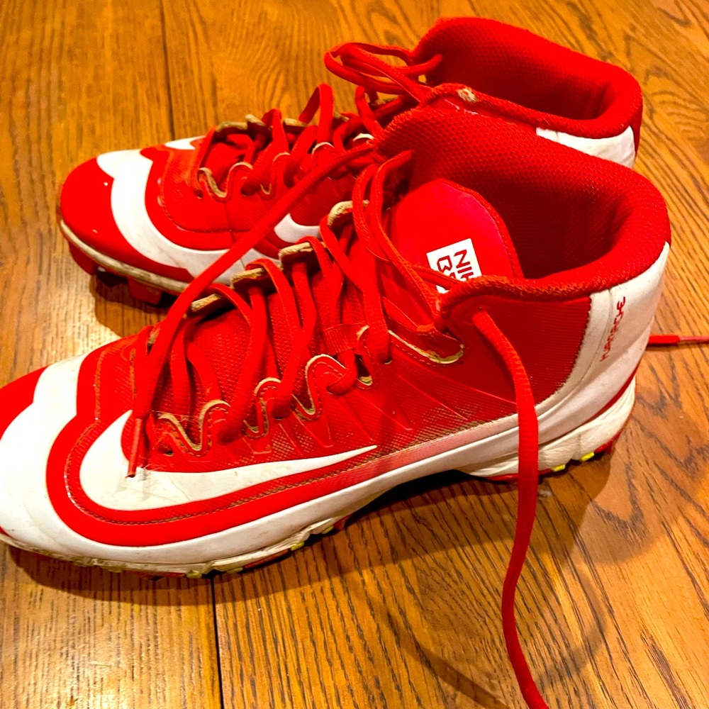 Nike baseball cleats size 8